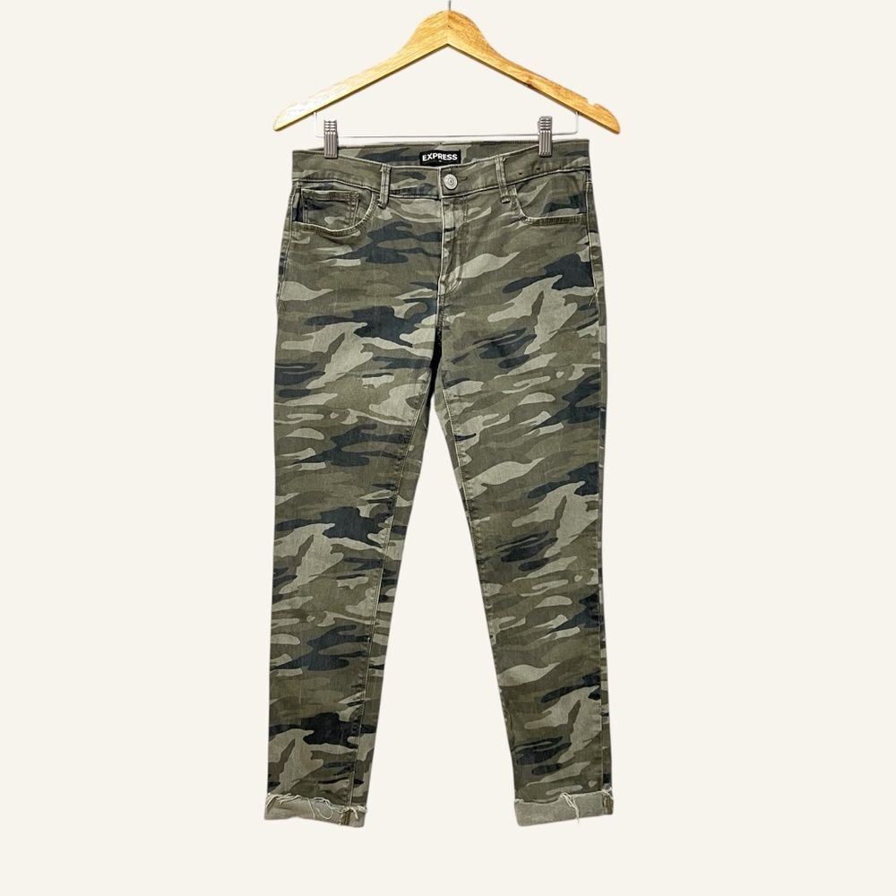 Express Ankle Legging Jeans Size 6 Green Camo Raw Hem